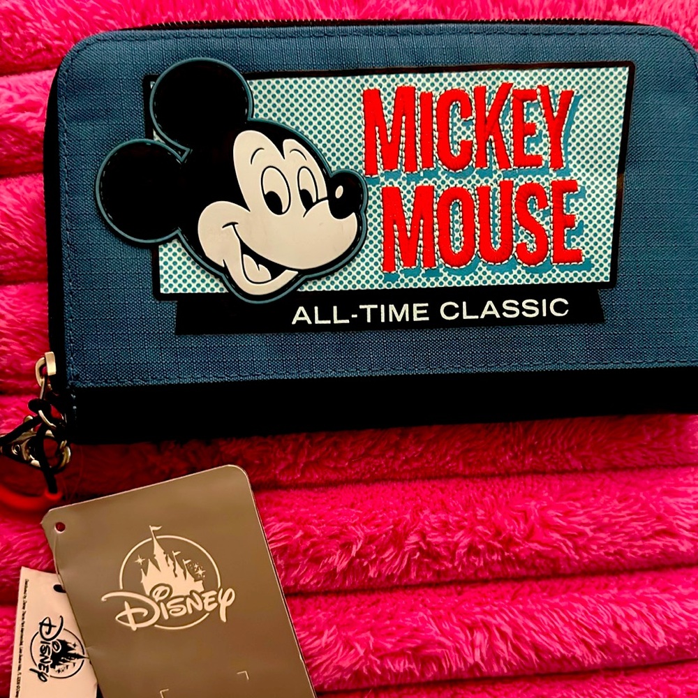 Disney wristlet 🏰
